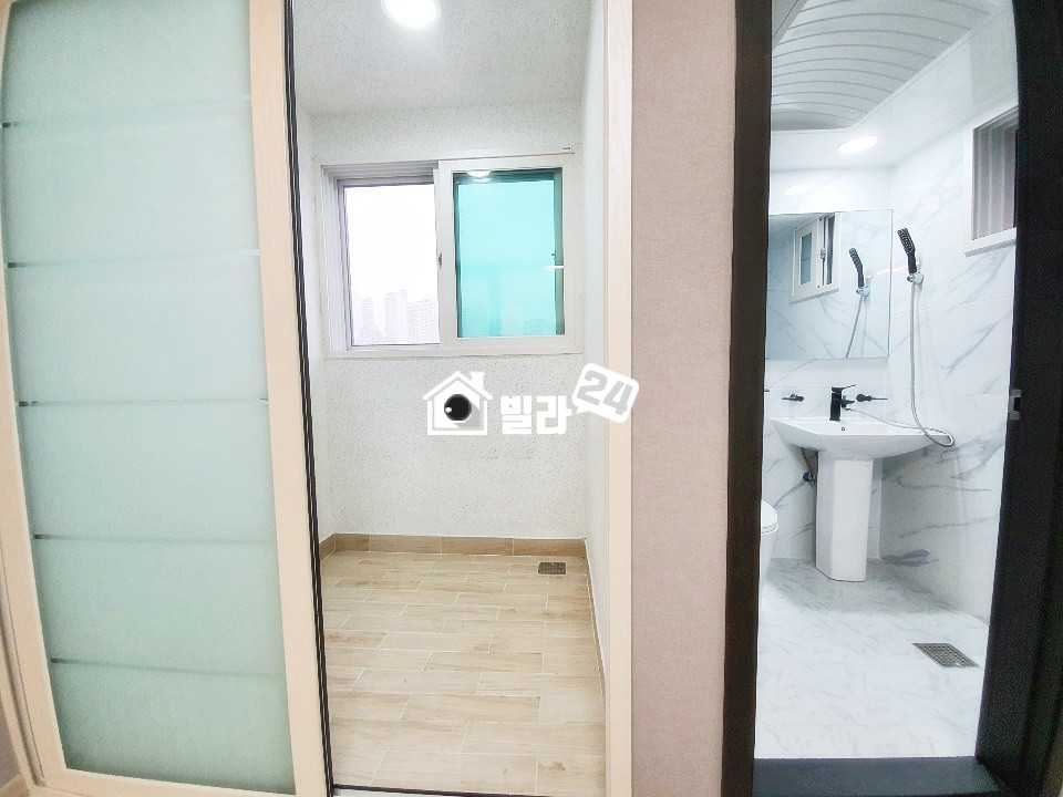 경기 군포시 금정동 ■ 금정역도보9분/금정초도보4분/산본시장도보7분/ 금정역GTX 확정으로 인하여 앞으로 많은 개발이 기대되는 곳 3룸 입니다 !!!!!! 분양 매물번호 31379 사진 4