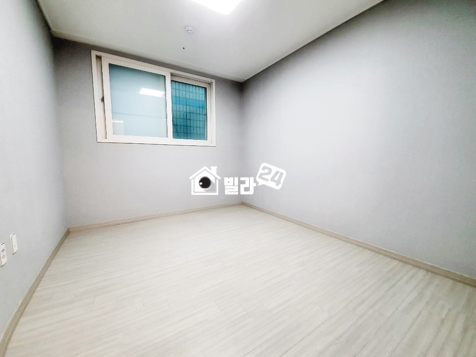 경기 군포시 금정동 ■ 금정역도보9분/금정초도보4분/산본시장도보7분/ 금정역GTX 확정으로 인하여 앞으로 많은 개발이 기대되는 곳 3룸 입니다 !!!!!! 분양 매물번호 31379 사진 5
