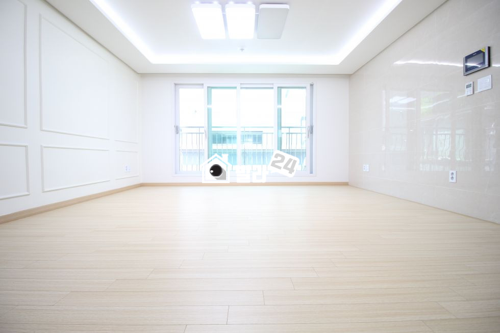 서울 중랑구 면목동 ■□초중고교 도보3분□■ 운동장만한 거실!!! 아이키우기 좋은 넓은 3룸 입니다★ 분양 매물번호 31603 사진 1