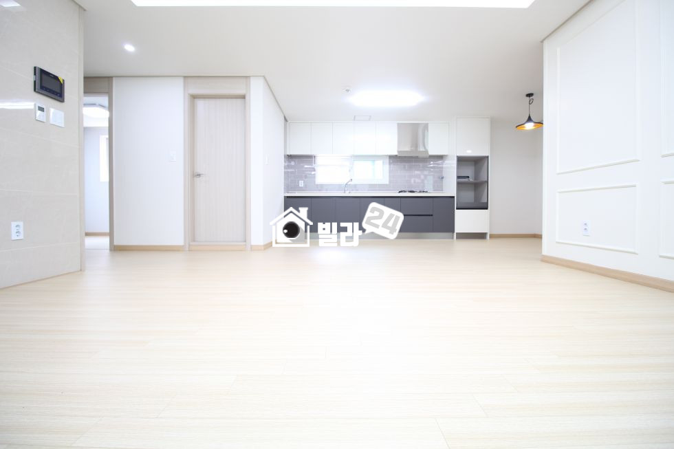 서울 중랑구 면목동 ■□초중고교 도보3분□■ 운동장만한 거실!!! 아이키우기 좋은 넓은 3룸 입니다★ 분양 매물번호 31603 사진 2