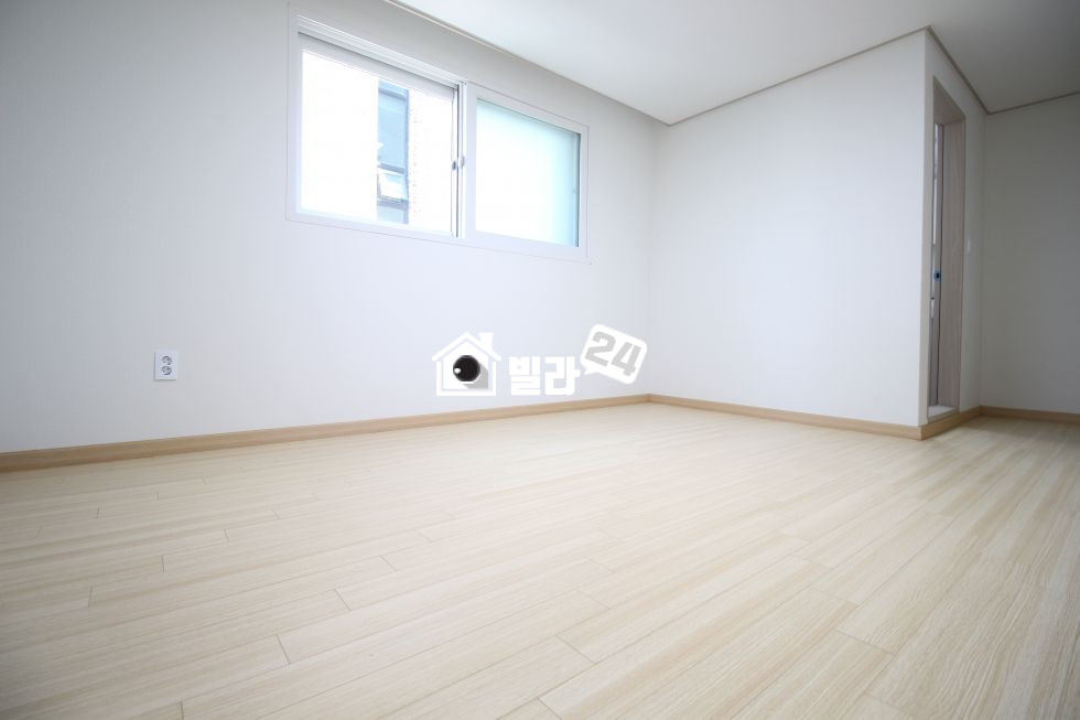 서울 중랑구 면목동 ■□초중고교 도보3분□■ 운동장만한 거실!!! 아이키우기 좋은 넓은 3룸 입니다★ 분양 매물번호 31603 사진 4
