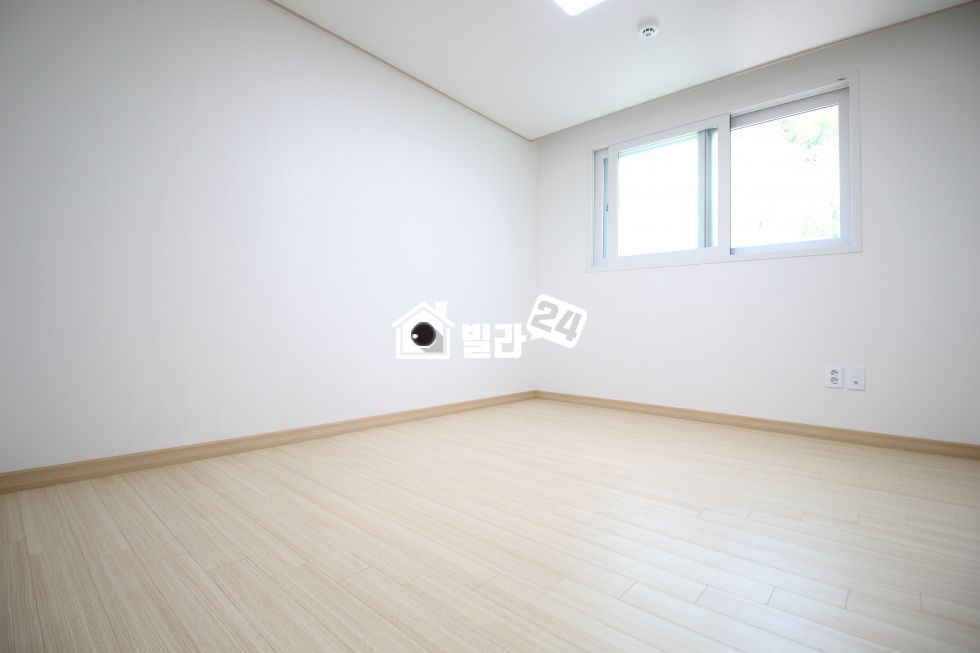 서울 중랑구 면목동 ■□초중고교 도보3분□■ 운동장만한 거실!!! 아이키우기 좋은 넓은 3룸 입니다★ 분양 매물번호 31603 사진 5