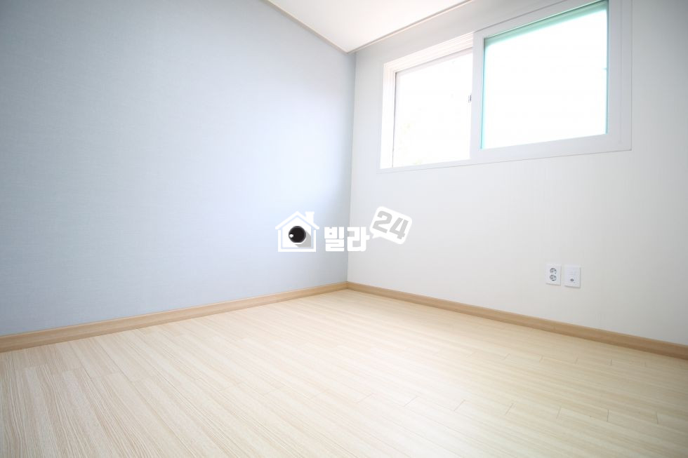 서울 중랑구 면목동 ■□초중고교 도보3분□■ 운동장만한 거실!!! 아이키우기 좋은 넓은 3룸 입니다★ 분양 매물번호 31603 사진 6