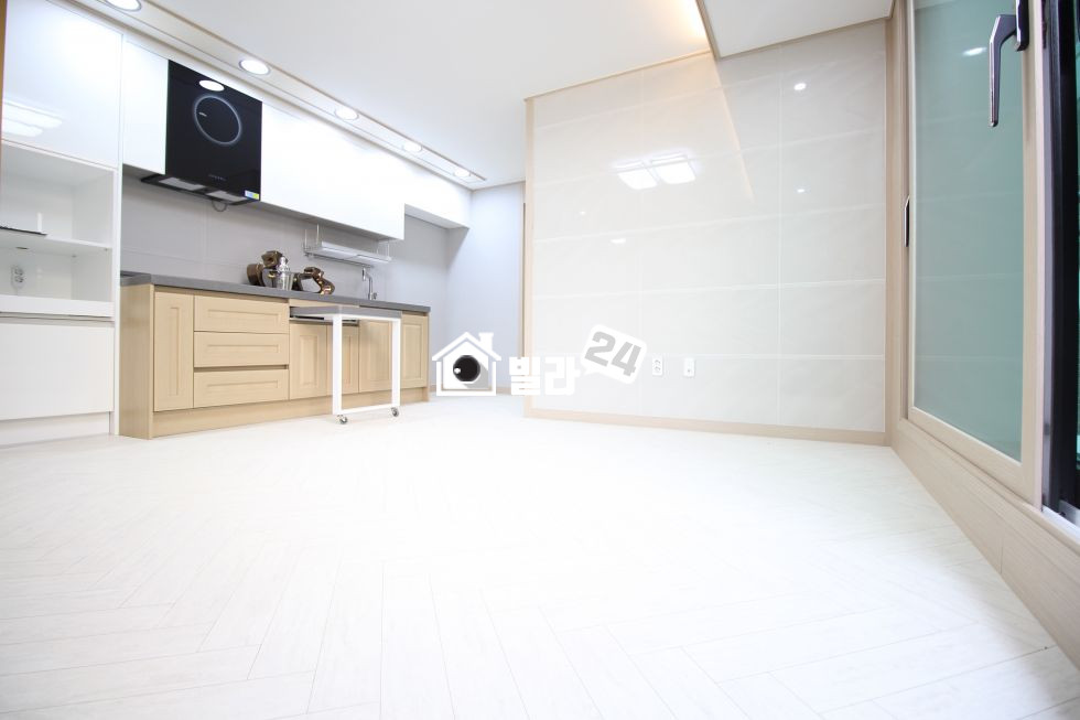서울 마포구 연남동 ■□연남동 넓은 2룸□■ 마포구청역/홍대입구역 이용 **시스템에어컨 2대, 인덕션, 식탁** 분양 매물번호 31836 사진 2