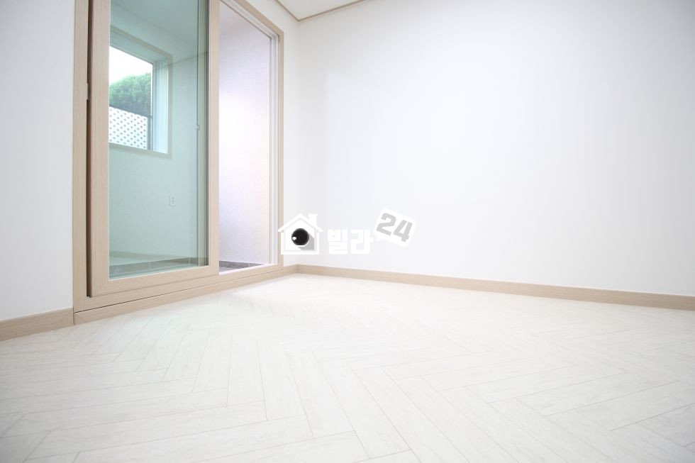 서울 마포구 연남동 ■□연남동 넓은 2룸□■ 마포구청역/홍대입구역 이용 **시스템에어컨 2대, 인덕션, 식탁** 분양 매물번호 31836 사진 4