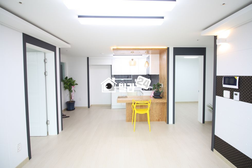 서울 구로구 개봉동 ◆개봉동◆ 잔여세대 몇개 안남은 3룸 현장입니다 ,주방 거실 공간이 넓고 넓어 , 4인가족 살기 딱딱 좋은 현장입니다 분양 매물번호 32082 사진 2