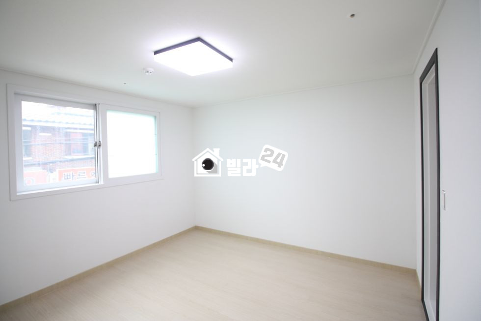 서울 구로구 개봉동 ◆개봉동◆ 잔여세대 몇개 안남은 3룸 현장입니다 ,주방 거실 공간이 넓고 넓어 , 4인가족 살기 딱딱 좋은 현장입니다 분양 매물번호 32082 사진 4