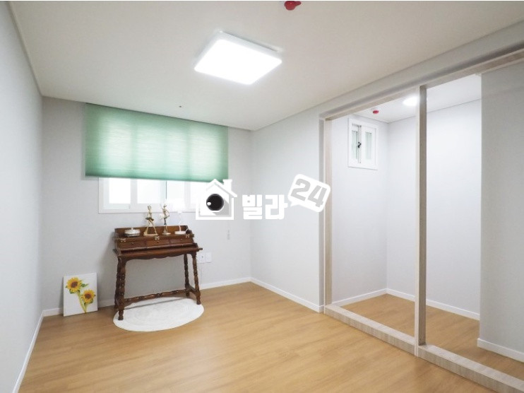 서울 중랑구 면목동 ✿✿ 사가정역 초역세권 굿초이스 투룸!!! ✿✿ 심플함과 안정감이 느껴지는 인테리어톤~~❣❣ 드레스룸 서비스공간있어요~~!!!! 투룸이지만 쓰리룸 만큼 공간활용이 가능해요~~~!!!! 너무 좋아요~~~❤❤❤ 분양 매물번호 32571 사진 4