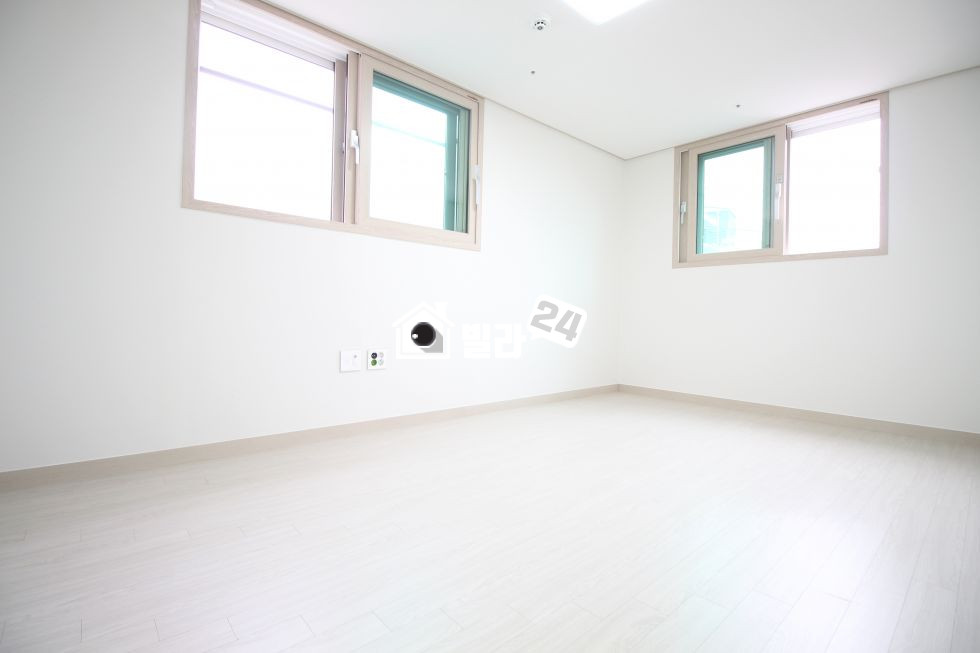 서울 송파구 삼전동 ■□강남 진입 용이□■ 삼전동 2룸 ♬♪ 깔끔한 인테리어 & 밝은 채광!! 시스템에어컨과 공기정화기 옵션 포함!! 분양 매물번호 32670 사진 4