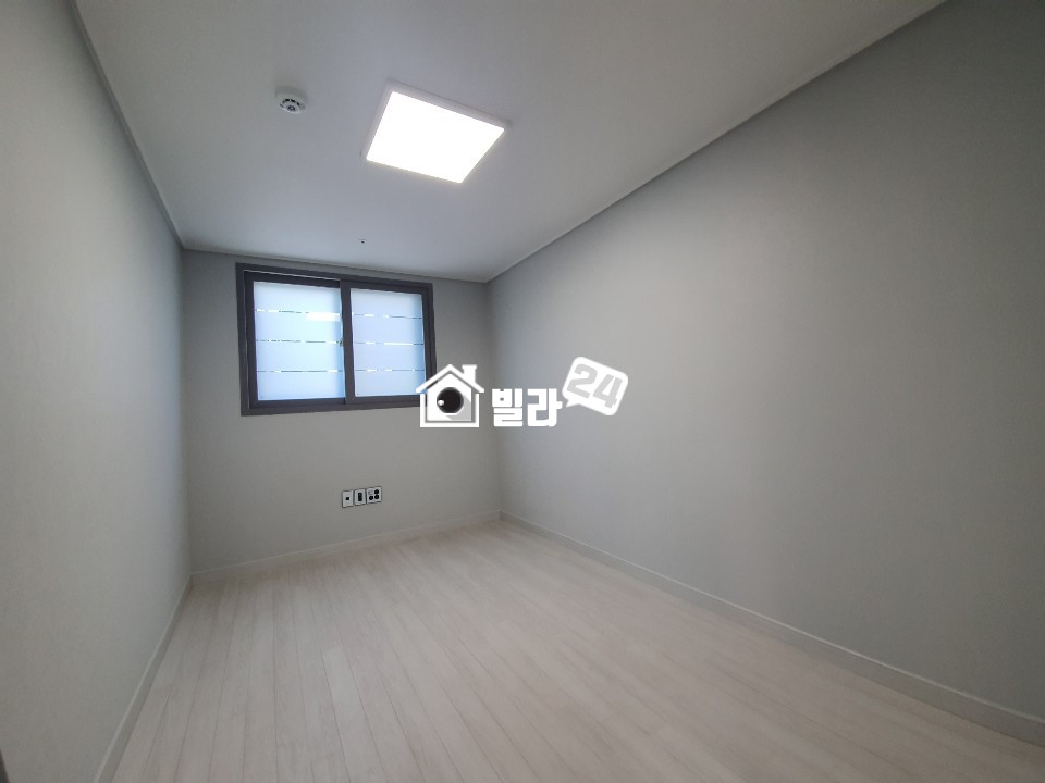 서울 성북구 동선동2가 ●성북구 동선동 ● 구조 잘빠진 3룸 현장 , 시스템에어컨 옵션 !!! 사방이 다 트인 현장 분양 매물번호 32680 사진 4