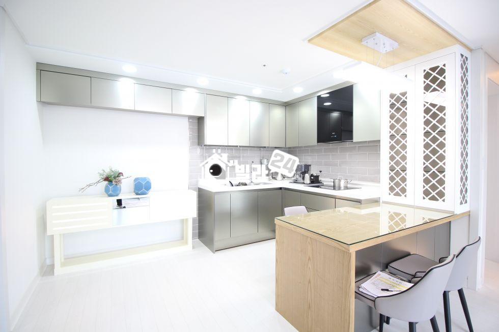 서울 강남구 일원동 ■일원동 반응 핫한 3룸~!!■ A++강력추천♣ 대청역 도보5분 + 초중고교 5분이내 + 반듯하고 깔끔한 구조 + 밝은채광 ♥ 분양 매물번호 32696 사진 3