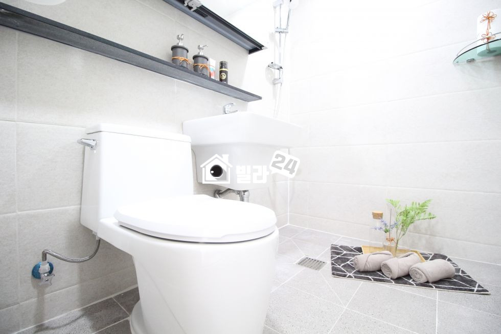 서울 강남구 율현동 ■□세련된 화이트톤 인테리어로 눈길을 끄는 현장!!□■ 주방/거실 분리형 구조 *주방 옆 다용도실* 분양 매물번호 32698 사진 8