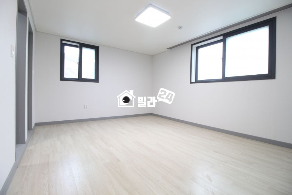 서울 관악구 남현동 ◆◇남현동에서 제~일 큰 집◆◇ 방 3개 다 넓은 구조 ▶▷대가족 거주 OK~!! 분양 매물번호 32765 사진 5