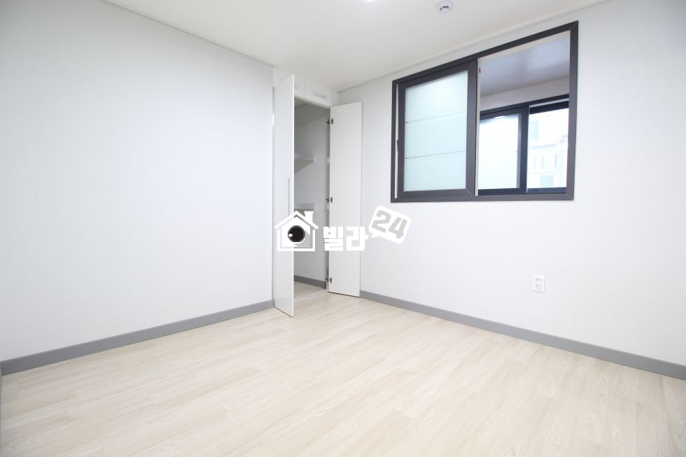 서울 관악구 남현동 ◆◇남현동에서 제~일 큰 집◆◇ 방 3개 다 넓은 구조 ▶▷대가족 거주 OK~!! 분양 매물번호 32765 사진 7