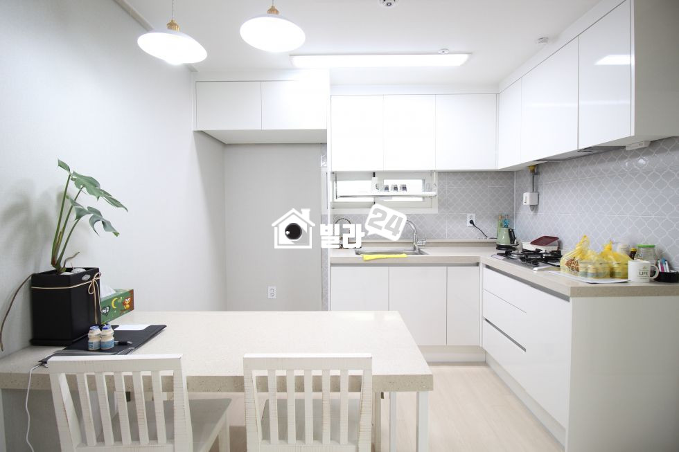 서울 강동구 성내동 ◆◇강동역 3분/ 아파트 구조◆◇ 반듯하고 안정적인 구조 * 정남향집의 엄청난 채광!!! 성내동 3룸입니다.^^ 분양 매물번호 33002 사진 2