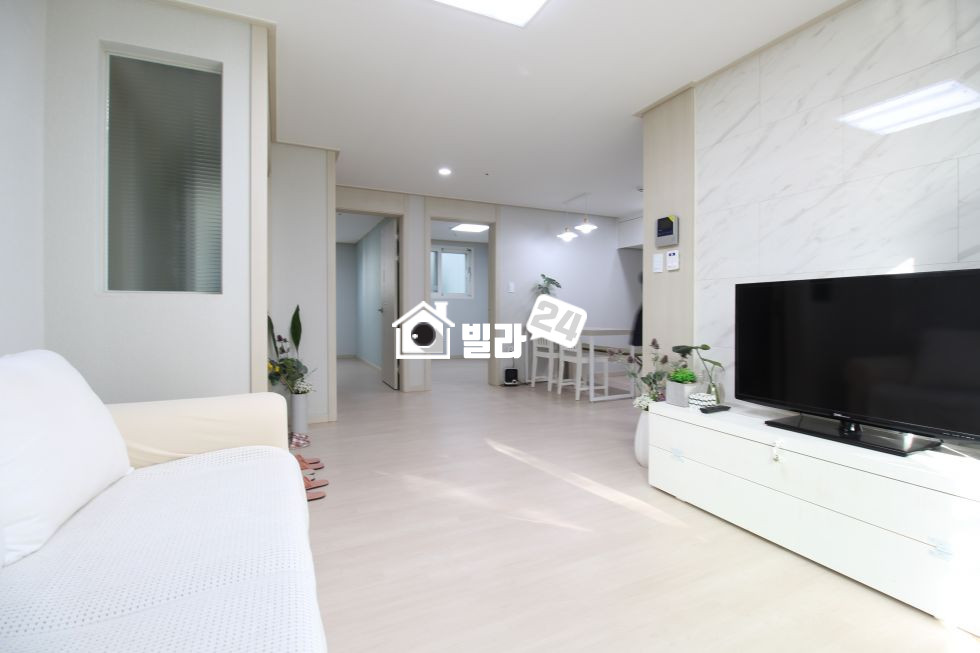 서울 강동구 성내동 ◆◇강동역 3분/ 아파트 구조◆◇ 반듯하고 안정적인 구조 * 정남향집의 엄청난 채광!!! 성내동 3룸입니다.^^ 분양 매물번호 33002 사진 3