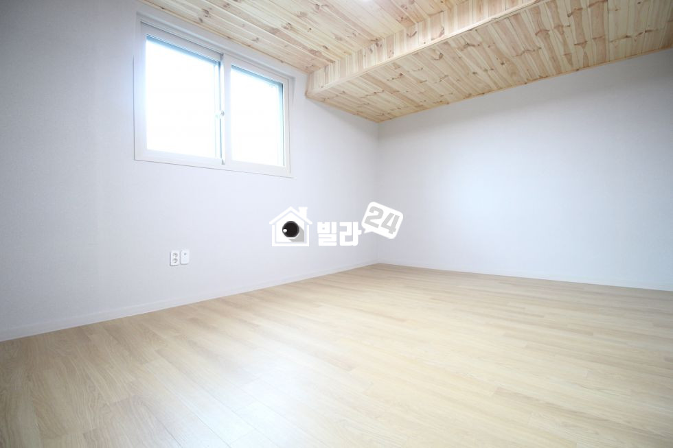 서울 관악구 남현동 ▦■남현동 귀한 테라스복층■▦ 거실창에 액자를 걸어놓은듯!! 엄청난 산전망!!! 산으로 둘러쌓인 테라스에서 여유를 즐기세요~♥ 분양 매물번호 33011 사진 6