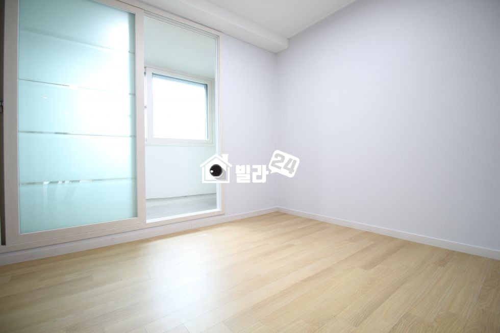 서울 관악구 남현동 ▦■남현동 귀한 테라스복층■▦ 거실창에 액자를 걸어놓은듯!! 엄청난 산전망!!! 산으로 둘러쌓인 테라스에서 여유를 즐기세요~♥ 분양 매물번호 33011 사진 7