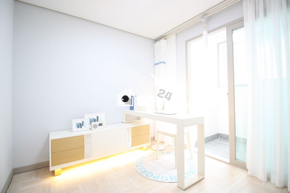 경기 군포시 금정동 ▶4호선 산본역 도보7분◀ 1호선 금정역도 이용 가능한 더블 역세권 ♫♬ 넓은 거실이 시원~시원한 3룸입니다♣♣ 분양 매물번호 33118 사진 6