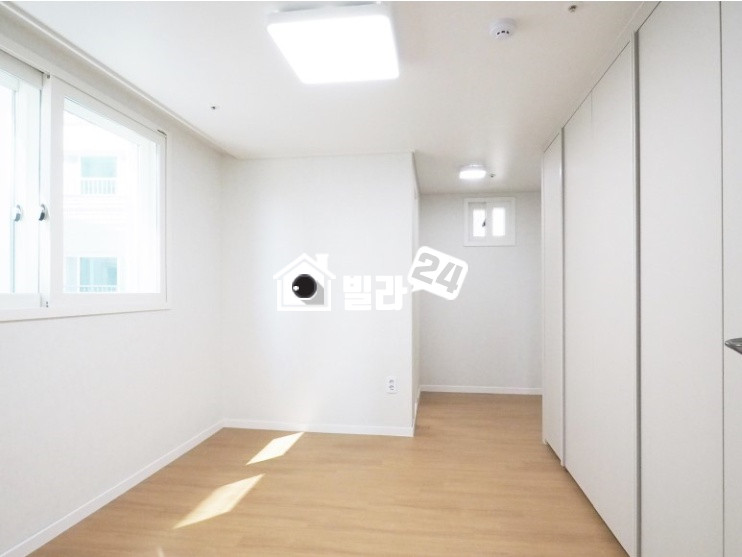 서울 송파구 마천동 ♠♠ 마천역 쓰리룸 내실&가격 좋은곳 ♠♠ 역세권✔ 초등학교✔ 아파트단지✔ 우체국✔ 파출소✔ 인프라 잘 갖춘 동네에요~~~!!!!!!!! 분양 매물번호 32612 사진 3