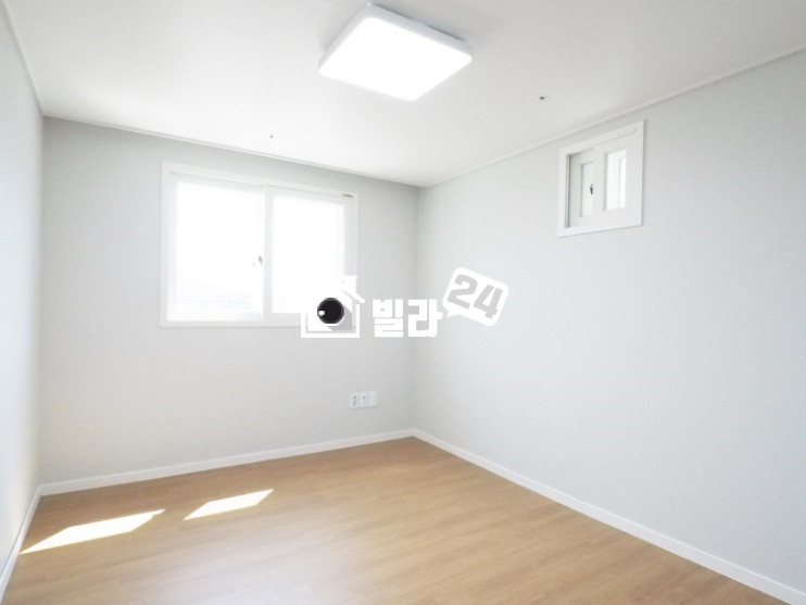 서울 송파구 마천동 ♠♠ 마천역 쓰리룸 내실&가격 좋은곳 ♠♠ 역세권✔ 초등학교✔ 아파트단지✔ 우체국✔ 파출소✔ 인프라 잘 갖춘 동네에요~~~!!!!!!!! 분양 매물번호 32612 사진 4