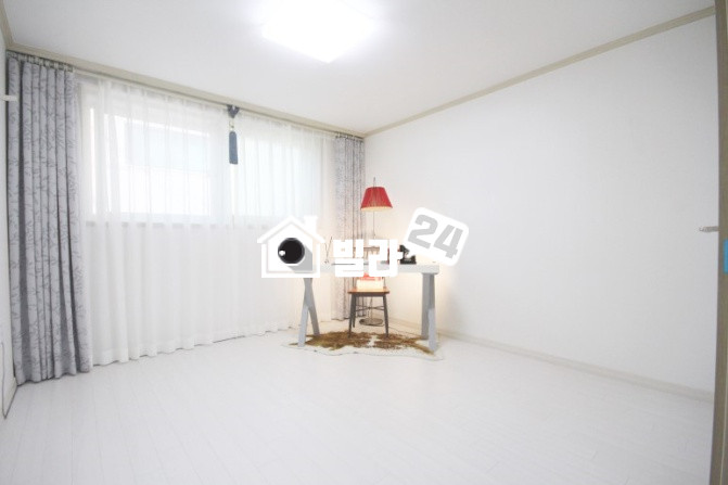 서울 광진구 자양동 ☞☞ 구의역 역세권 # 투룸 # 추천!!!! ☜ ☜ 주방도 넓고 방도 큼직하게 실용적인 구조로 잘 나온 투룸 이에요~~~~ 화사하면서 차분한 인테리어~~!!!! 활용하기 좋은 다용도실~~!!!! 분양 빠른집 마감임박이이에요~~!!!!!!!!!! 분양 매물번호 32809 사진 3