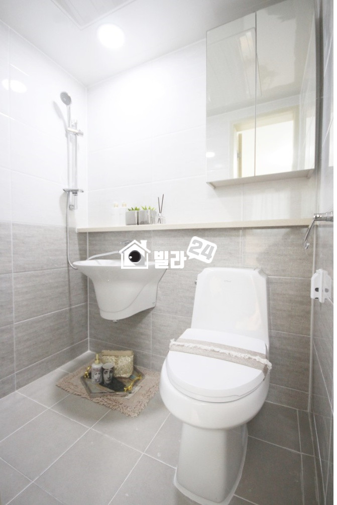 서울 광진구 자양동 ☞☞ 구의역 역세권 # 투룸 # 추천!!!! ☜ ☜ 주방도 넓고 방도 큼직하게 실용적인 구조로 잘 나온 투룸 이에요~~~~ 화사하면서 차분한 인테리어~~!!!! 활용하기 좋은 다용도실~~!!!! 분양 빠른집 마감임박이이에요~~!!!!!!!!!! 분양 매물번호 32809 사진 5
