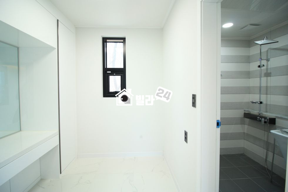 경기 성남분당구 궁내동 ▣▣ 궁내동!! 와우!! 너무 이쁜 신축현장!! ▣▣ 자연이 함께하고 도심이 가까운 편안한 곳~~!!! ☻ 테라스 완비 ☻ 알짜배기 공간이 많아요~~!!! 구조도 너무 좋아요 꼭 보세요~~~~♡♡♡ 분양 매물번호 33176 사진 6