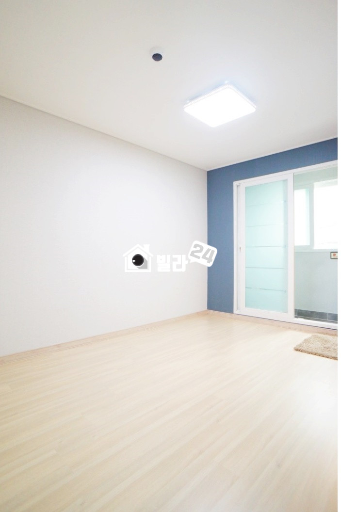서울 종로구 홍지동 ✥✥ 홍지동!!! 보셔야될 쓰리룸!!! ✥✥ 거실자리 넉넉해요~~!!! 주방 인테리어도 깔끔하고 좋아요~~!!! 고급자재로 마감한 ➡ 환기성 ➡ 거주성 ➡ 너무좋은 쓰리룸이에요~~!!!!!! 분양 매물번호 33205 사진 6
