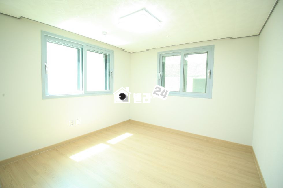 경기 수원권선구 세류동 ◈◈ 세류역!! 신축 이쁜집!! ◈◈ 공원이 가까워서 좋아요~~!!!! 투룸인데 쓰리룸 처럼 커서 좋아요~~!!!! 위치 너무좋아요~~~~!!!!!!! 분양 매물번호 33323 사진 4