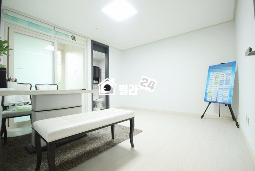 경기 수원팔달구 우만동 ♠♠ 우만동!!!쓰리룸 신축!!! ♠♠ 거실과 주방다 크기&구조 너무 좋아요!!!! ☻ 주변입지도 굿굿 ☻ 신축빌라 너무이쁘네요~~~♥♥♥ 분양 매물번호 33665 사진 4