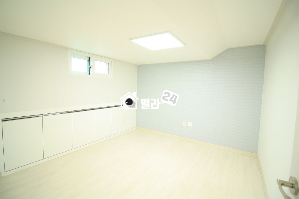 경기 안양만안구 안양동 ★★ 안양역 역세권!!! 복층 신축!!!! ★★ 흔하지 않은 복층 현장이에요~~!!! 위에 복층 테라스 &보조주방&화장실~~!!!! 아이키우기 너무 좋은 최고의 현장이에요~~!!!!! 분양 매물번호 33954 사진 9