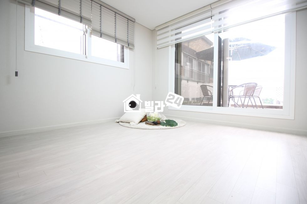 서울 성북구 성북동 ■□성북동 역세권 테라스 3룸□■ 한성대입구역 초역세권 도보3분!!! / 안방 야외테라스 / 세련된 인테리어★ 분양 매물번호 34308 사진 4