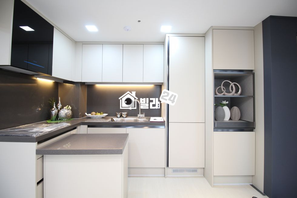 서울 강남구 논현동 ◐투자/거주 OK~!! ◑ **7호선 논현역 도보5-6분** 구조 정~말 좋은 2룸 ▶▷ 반응 최고 좋은 곳!!! 분양 매물번호 32708 사진 4