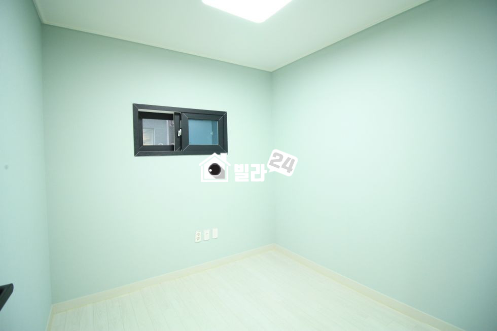 경기 수원팔달구 고등동 ☻☻ 경기도청!!! 신축!!! 고등동!!! ☻☻ 구조가 너무 좋은 쓰리룸이에요~~!!!! ✨✨ 깔끔하고 우아한 인테리어입니다 ✨✨ 실용적인 공간도 많은 집이에요~~~!!!!! 분양 매물번호 33815 사진 5