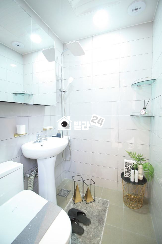 서울 광진구 중곡동 ✪✪ 용마산역!!! 4룸구조GOOD!!!! ✪✪ 초등학교와 시장가까워요~~!!!! 동부간선도로도 바로 이용가능~~!!!!! 멋진 4룸 보러오셔요~~~☎☎☎ 분양 매물번호 33497 사진 9