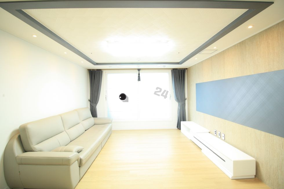 경기 수원팔달구 교동 ✪✪ 매산초등학교!!! 너무 좋은 쓰리룸!!! ✪✪ 주방과 거실공간 최고에요~~!!! 냉장고 2대 자리까지~~!!!! ☻ 구조 역시 ☻ 실용적이기 까지해요~~~♥♥♥ 분양 매물번호 33466 사진 1