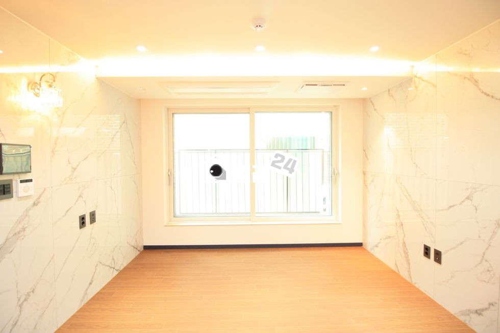 서울 광진구 능동 ✪✪ 아차산역 걸으면 5분 화사한 투룸!!!! ✪✪ 동의초등학교✔ 아차산공원✔ 버스정류장✔ 약국✔ 가까운 남녀노소❣❣ 아우르는 차분하고 따뜻한 인테리어✨✨ 이쁜집이에~~!!!!!! 분양 매물번호 32833 사진 1