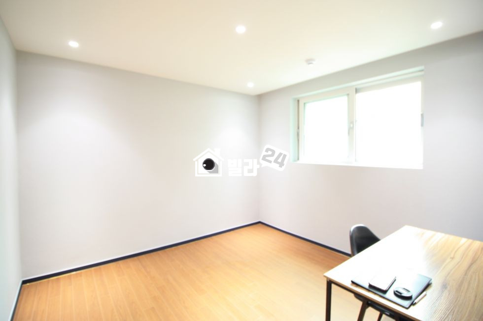 서울 광진구 능동 ✪✪ 아차산역 걸으면 5분 화사한 투룸!!!! ✪✪ 동의초등학교✔ 아차산공원✔ 버스정류장✔ 약국✔ 가까운 남녀노소❣❣ 아우르는 차분하고 따뜻한 인테리어✨✨ 이쁜집이에~~!!!!!! 분양 매물번호 32833 사진 3