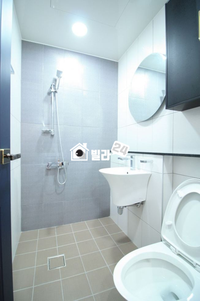 서울 광진구 능동 ✪✪ 아차산역 걸으면 5분 화사한 투룸!!!! ✪✪ 동의초등학교✔ 아차산공원✔ 버스정류장✔ 약국✔ 가까운 남녀노소❣❣ 아우르는 차분하고 따뜻한 인테리어✨✨ 이쁜집이에~~!!!!!! 분양 매물번호 32833 사진 6