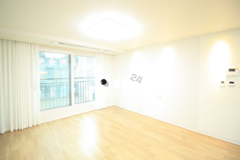 서울 송파구 방이동 ☆☆ 방이동!! 초역세권!! 우와!!! ☆☆ 9호선 도보가능~~!!!! 너무나 완벽한 3룸 그자체~~~!!!!! 꼭 한번 보셔야 할 집이에요~~!!!!! 분양 매물번호 34383 사진 1