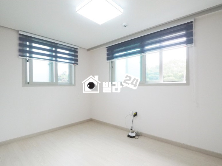 서울 강동구 둔촌동 ✨✨ 5호선 둔촌동역 도보4분 ✨✨ 중앙보훈병원✔ 한산중학교✔ 홈플러스✔ 올림픽공원도 가까운 둔촌동 신축현장이에요~~~❤❤❤ 거실&주방 너무 깔끔하고 구조도 완벽한 # 쓰리룸 # 분양 매물번호 32583 사진 4