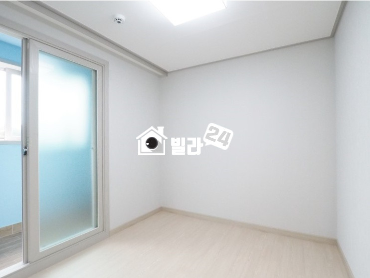 서울 강동구 둔촌동 ✨✨ 5호선 둔촌동역 도보4분 ✨✨ 중앙보훈병원✔ 한산중학교✔ 홈플러스✔ 올림픽공원도 가까운 둔촌동 신축현장이에요~~~❤❤❤ 거실&주방 너무 깔끔하고 구조도 완벽한 # 쓰리룸 # 분양 매물번호 32583 사진 5